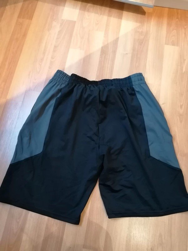 kurze Herrensporthose Gr. M