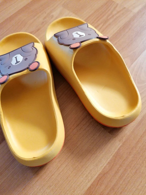 gelbe Badeschuhe Bär Gr. 30/31 Hausschuhe