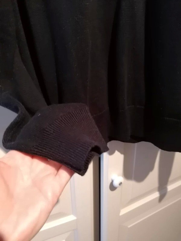 schwarzer Feinstrickpullover Gr. M