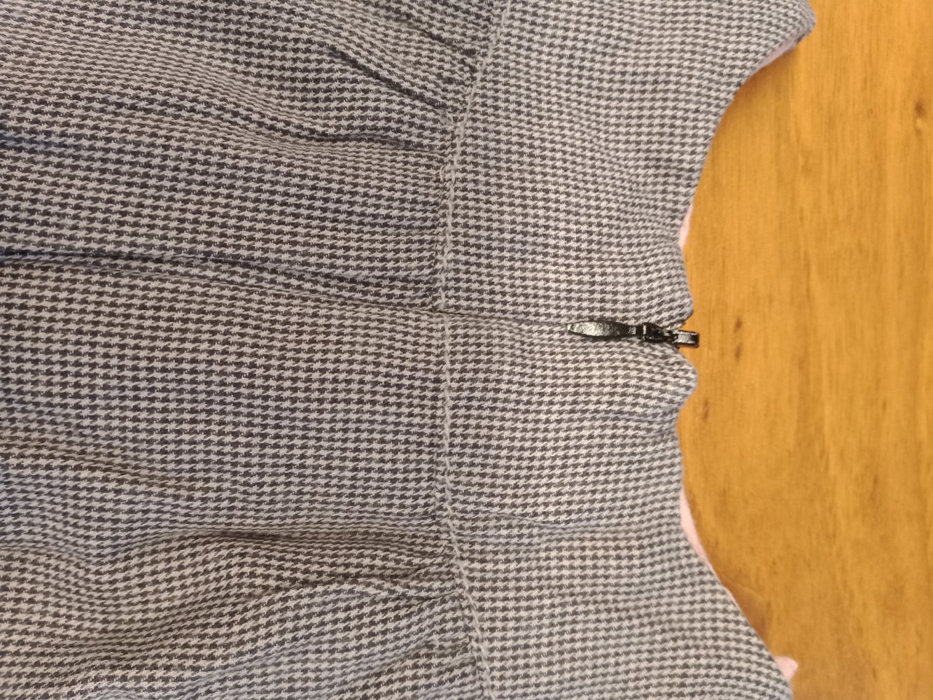 grau kariertes Kleidchen gefüttert