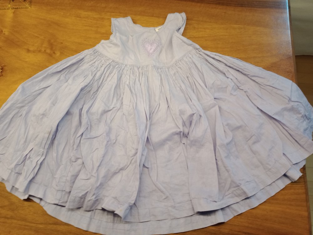 violettes Sommerkleidchen