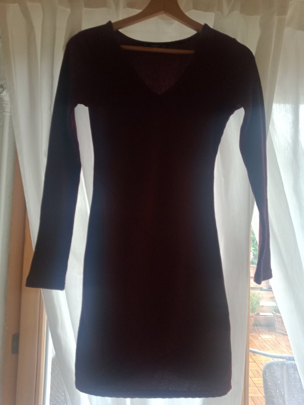 bordeauxrotes Strickkleid