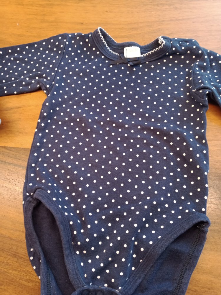 blau gepunkteter Body