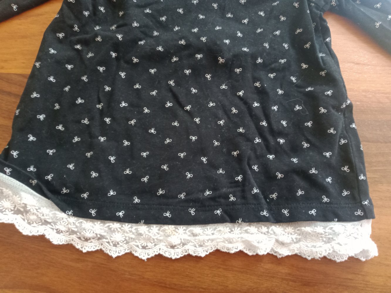 schwarzes Sweatshirt Schleifen mit Spitze