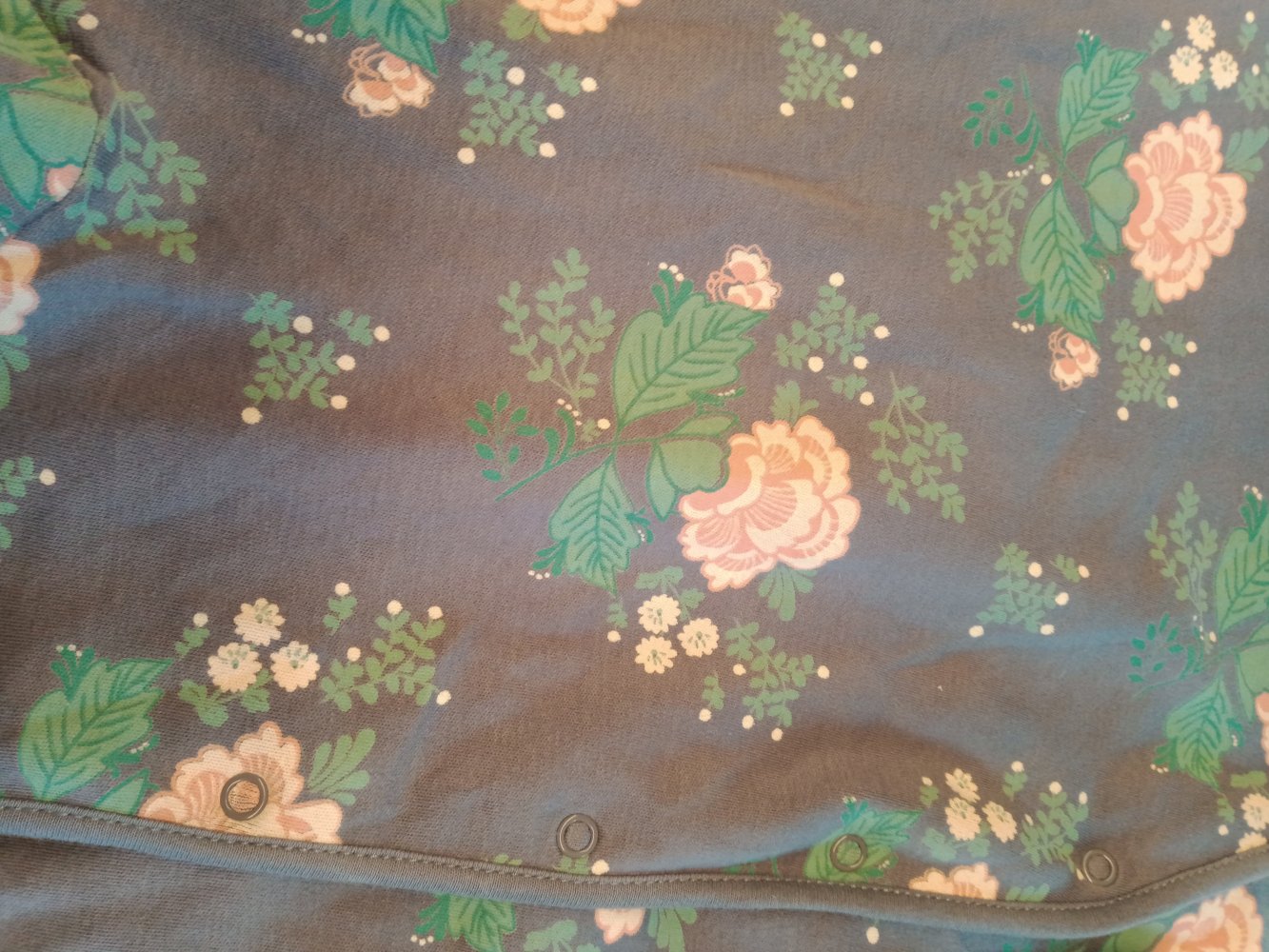 Pijama grau mit Blümchen