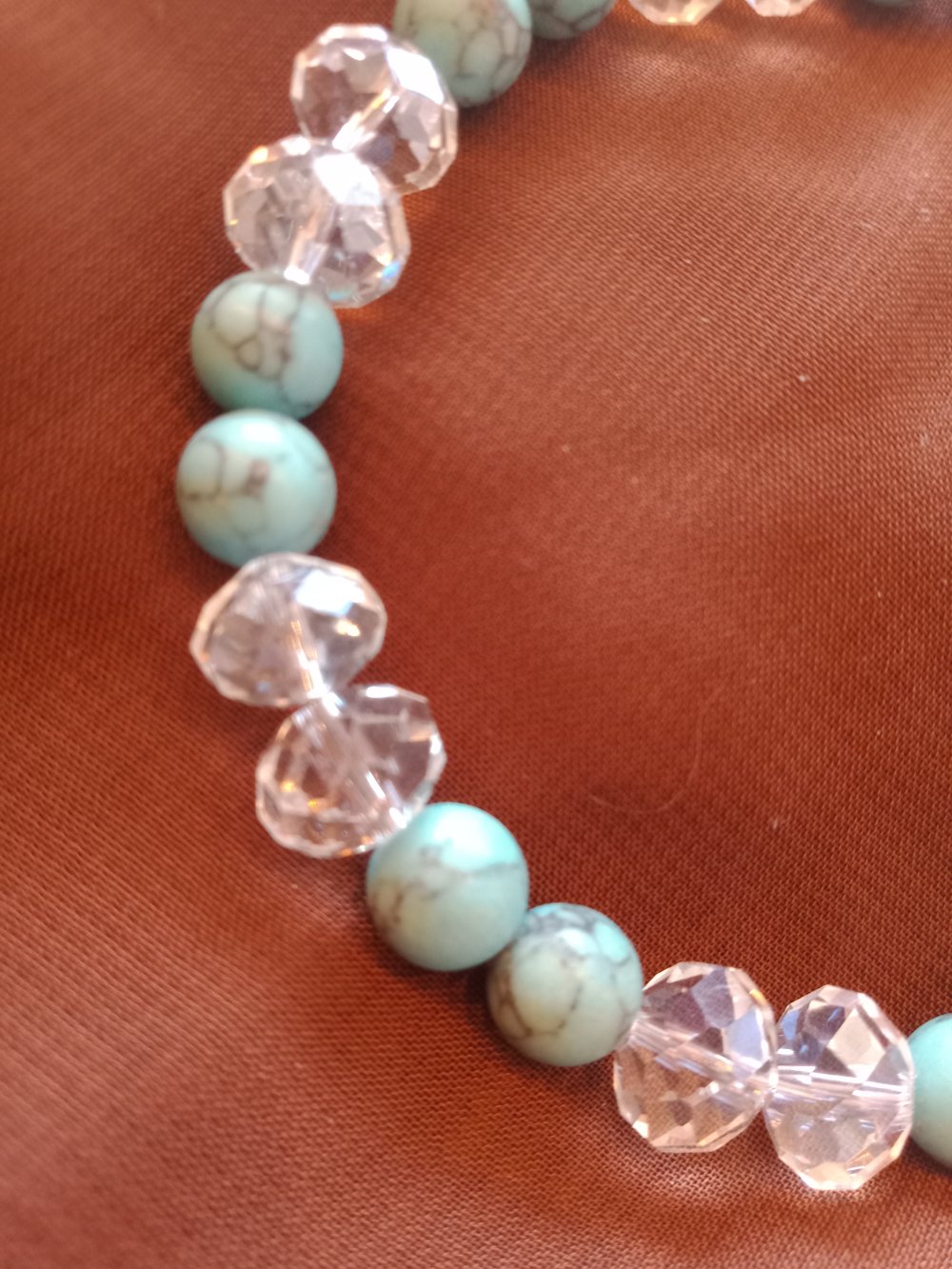 Armband mit Glasperlen und echtem Türkis