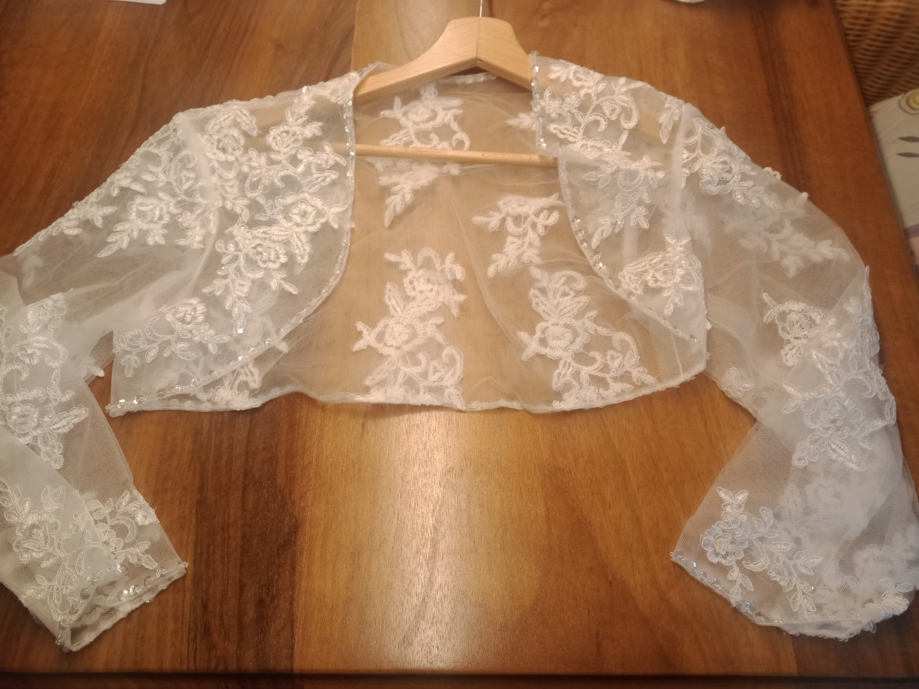 Spitzenbolero elfenbeinfarben