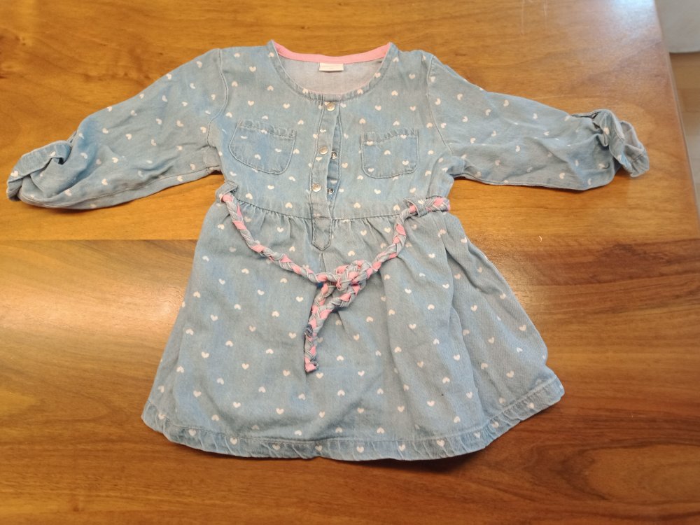 Jeans-Kleid mit Herzchen 