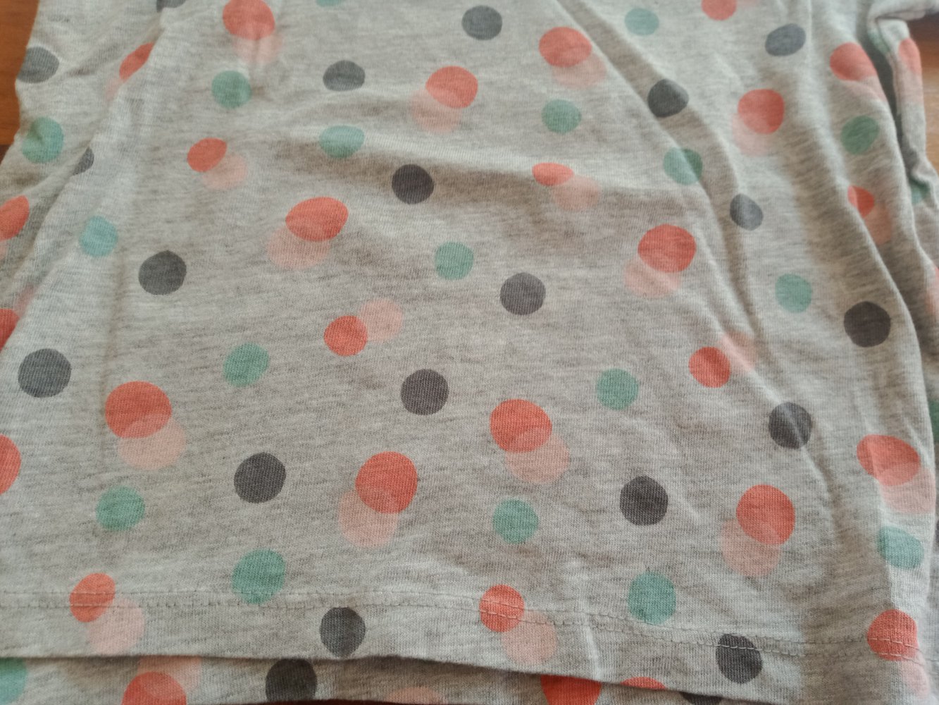grau gepunktetes Sweatshirt