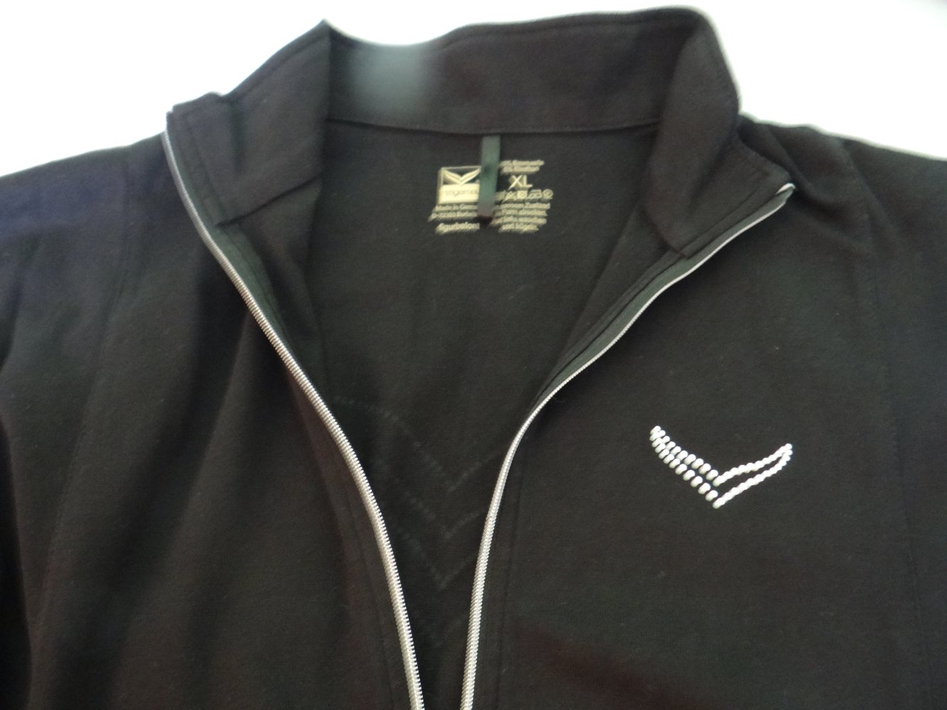 Trigema Jacke veredelt mit Kristallsteinen vorn und hinten, schwarz Gr. XL