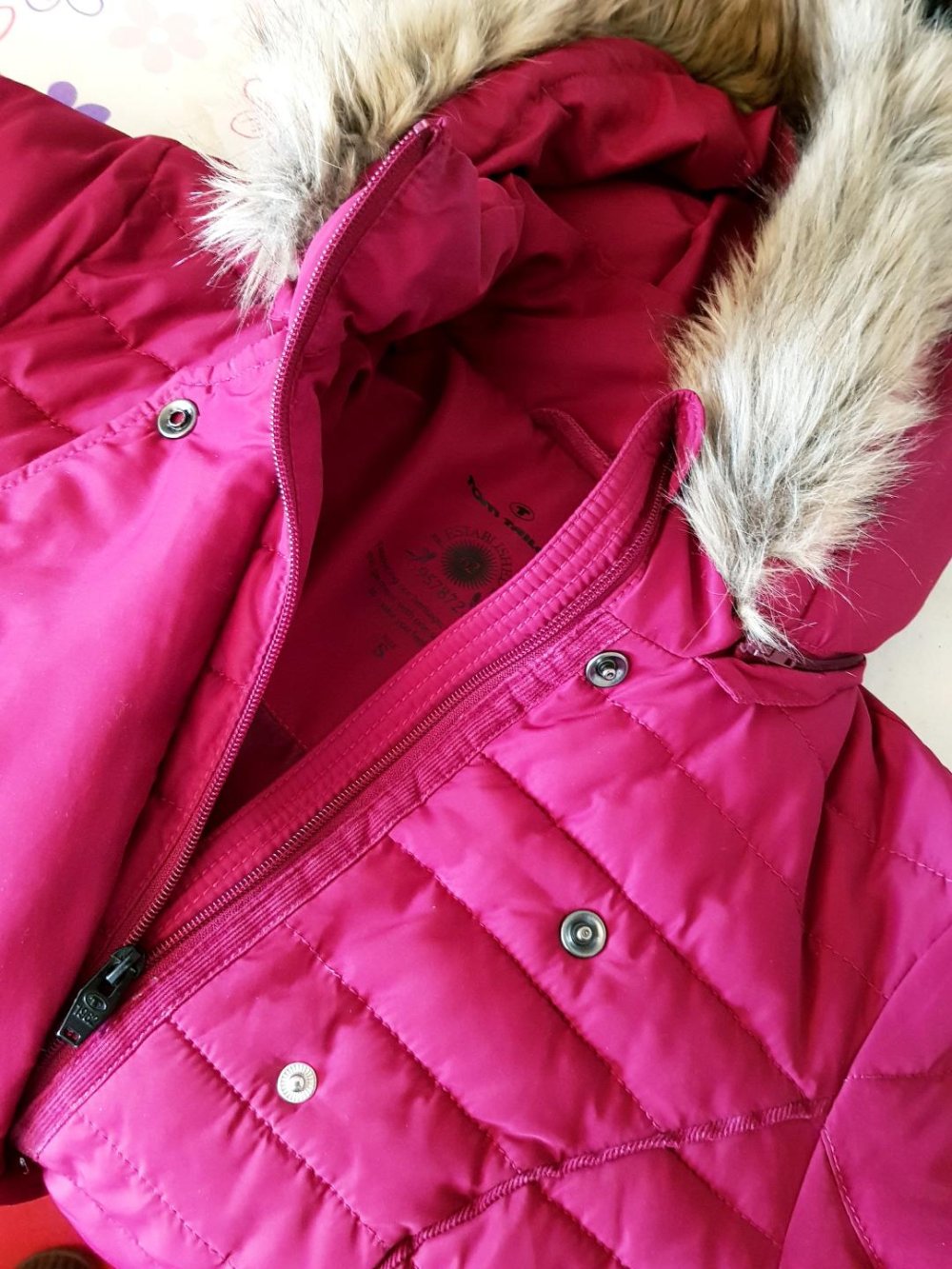 Damenjacke Tom Tailor gesteppt dunkelrot m. Kapuze Gr. -S-