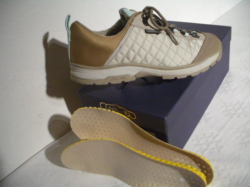Luhta Sneaker Damen Freizeitschuhe beige-Leder Gr.39 Top w. NEU