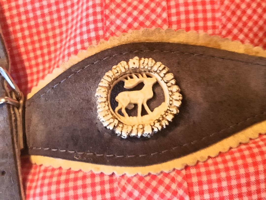 Lederhose kurz mit Hemd kariert rot-weiß Buben Gr. 92