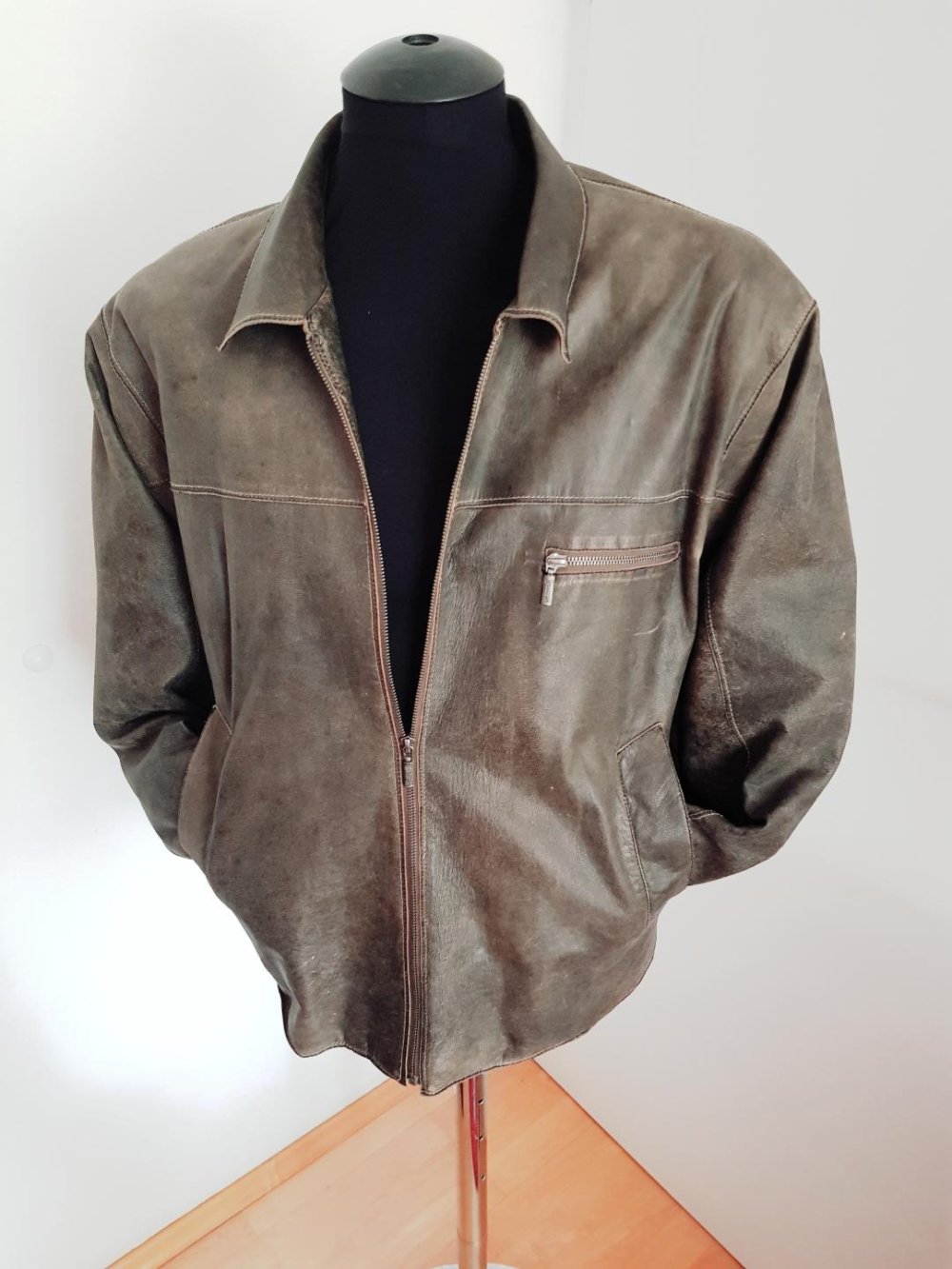 Herren Lederjacke in braun Fa. Milestone Top- Look