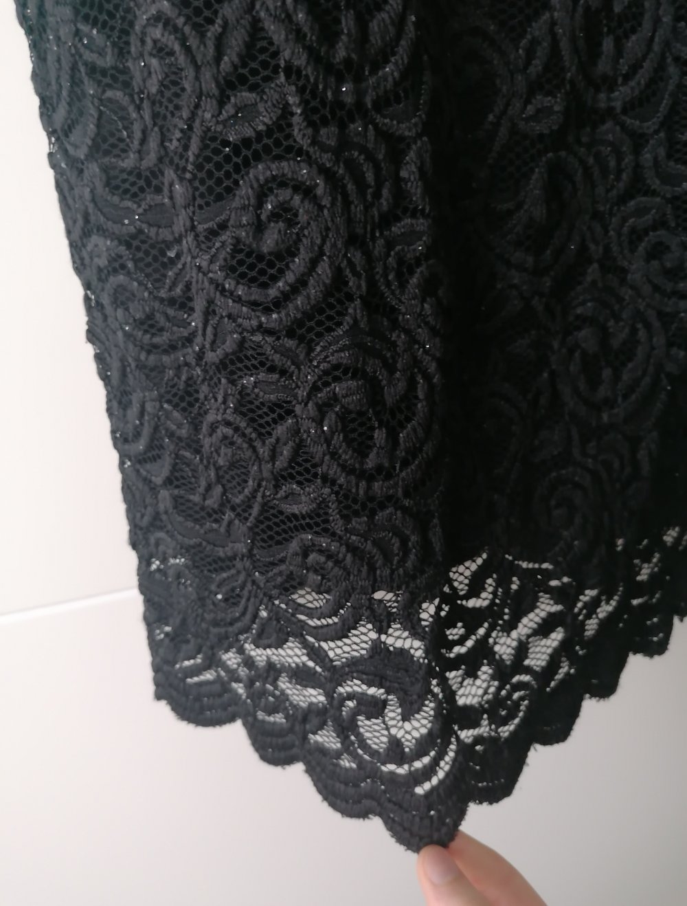 Schickes, Schwarzes Kleid mit schönen Ärmeln und Glitzer von Orsay