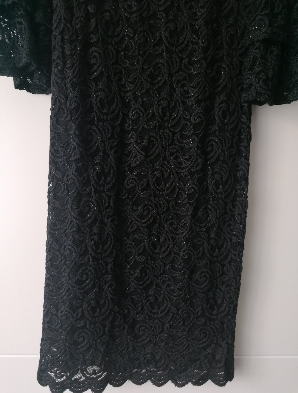 Schickes, Schwarzes Kleid mit schönen Ärmeln und Glitzer von Orsay