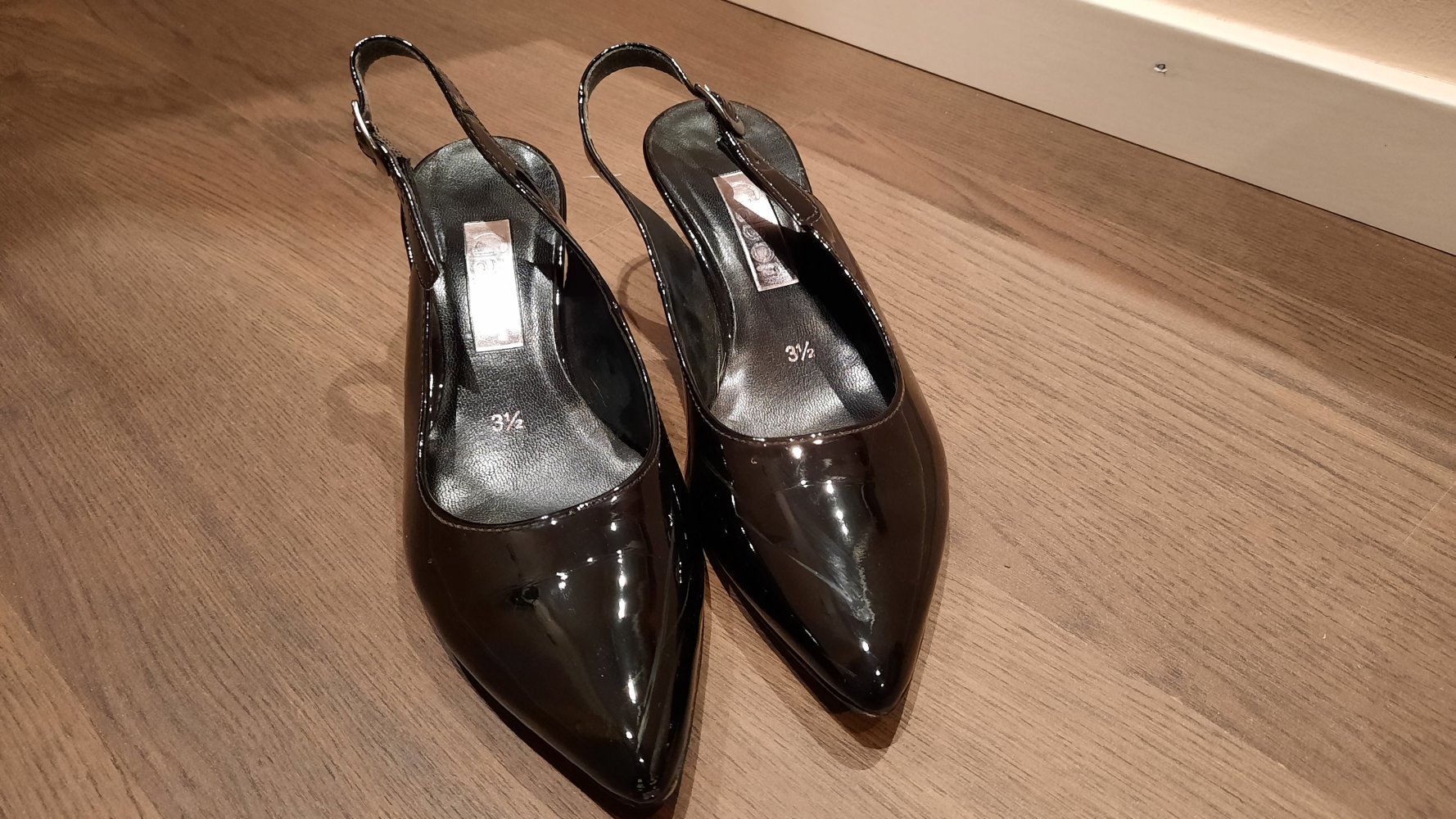 Sling Pumps