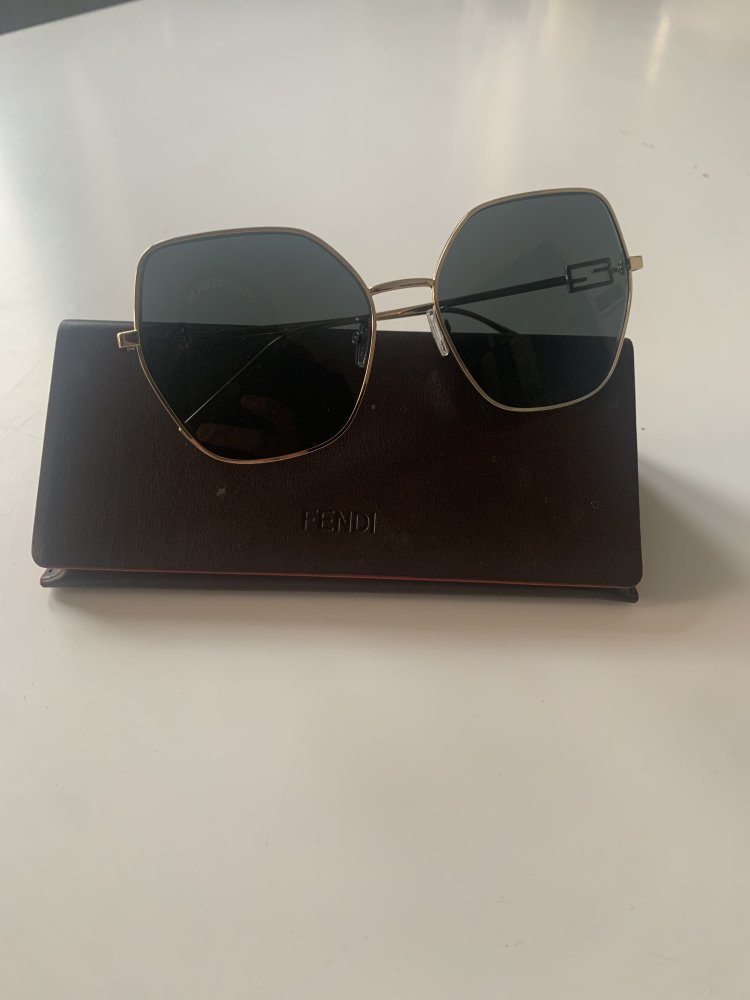 Neuwertige FENDI Butterfly Sonnenbrille 