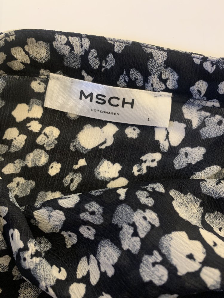 Schlichtes Maxikleid mit Blumen von Moss Copenhagen 