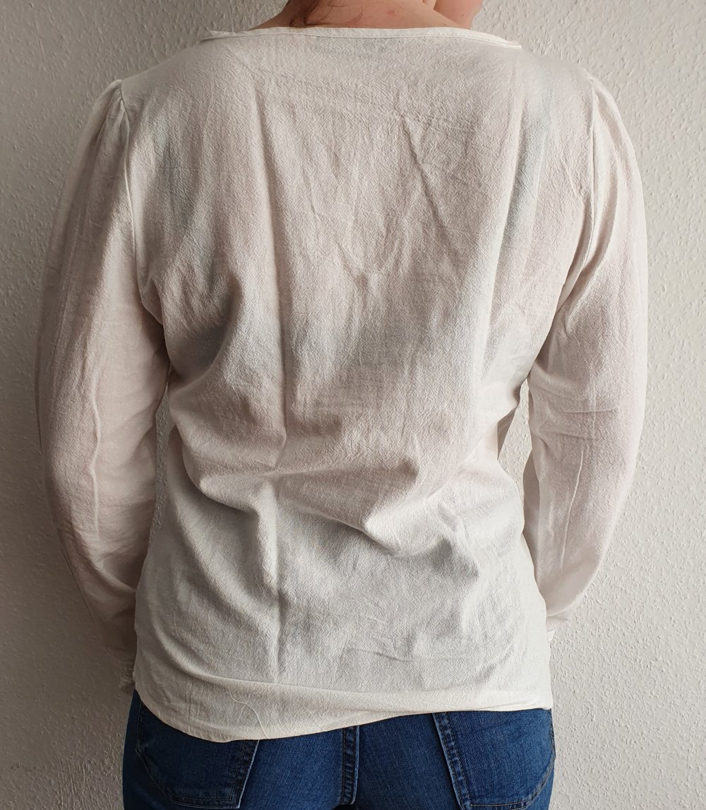 weißer Pulli mit gewissem Etwas