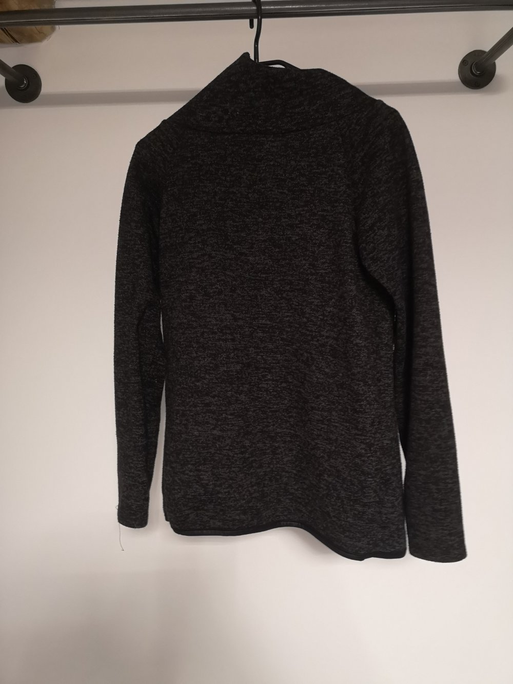 Dunkelgraue Strickjacke 