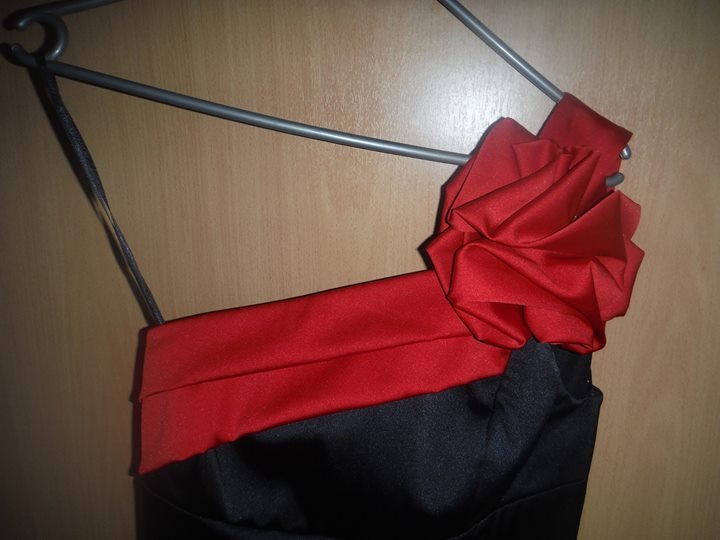 Abendkleid APART satin schwarz rot Gr.38