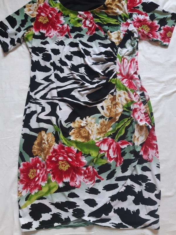 Mehrfarbiges Kleid mit Muster Gr.38