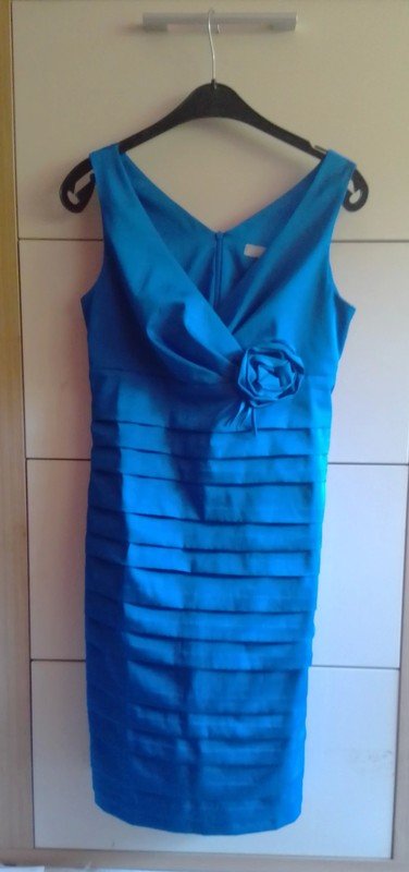 Blaues ärmelloses Kleid