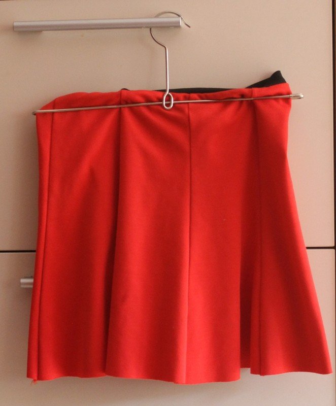 Roter Minirock