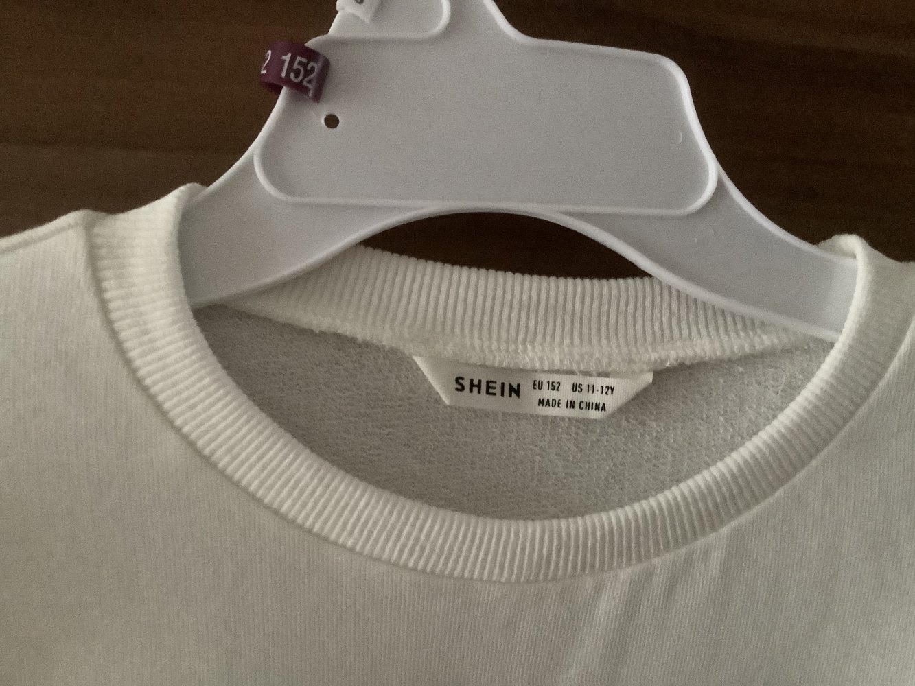 Weißer Pullover 