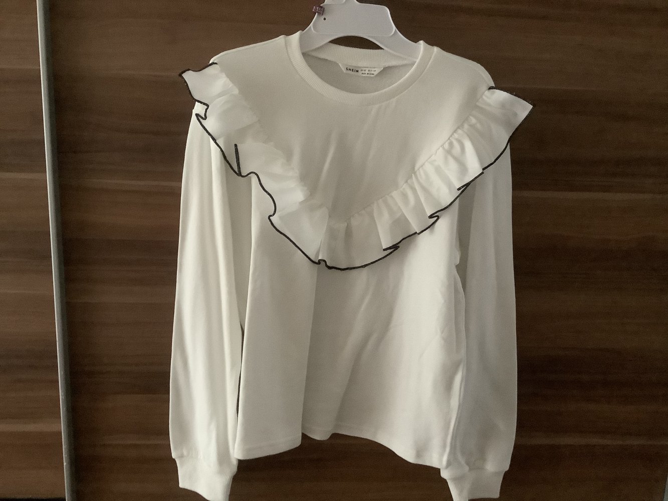 Weißer Pullover 