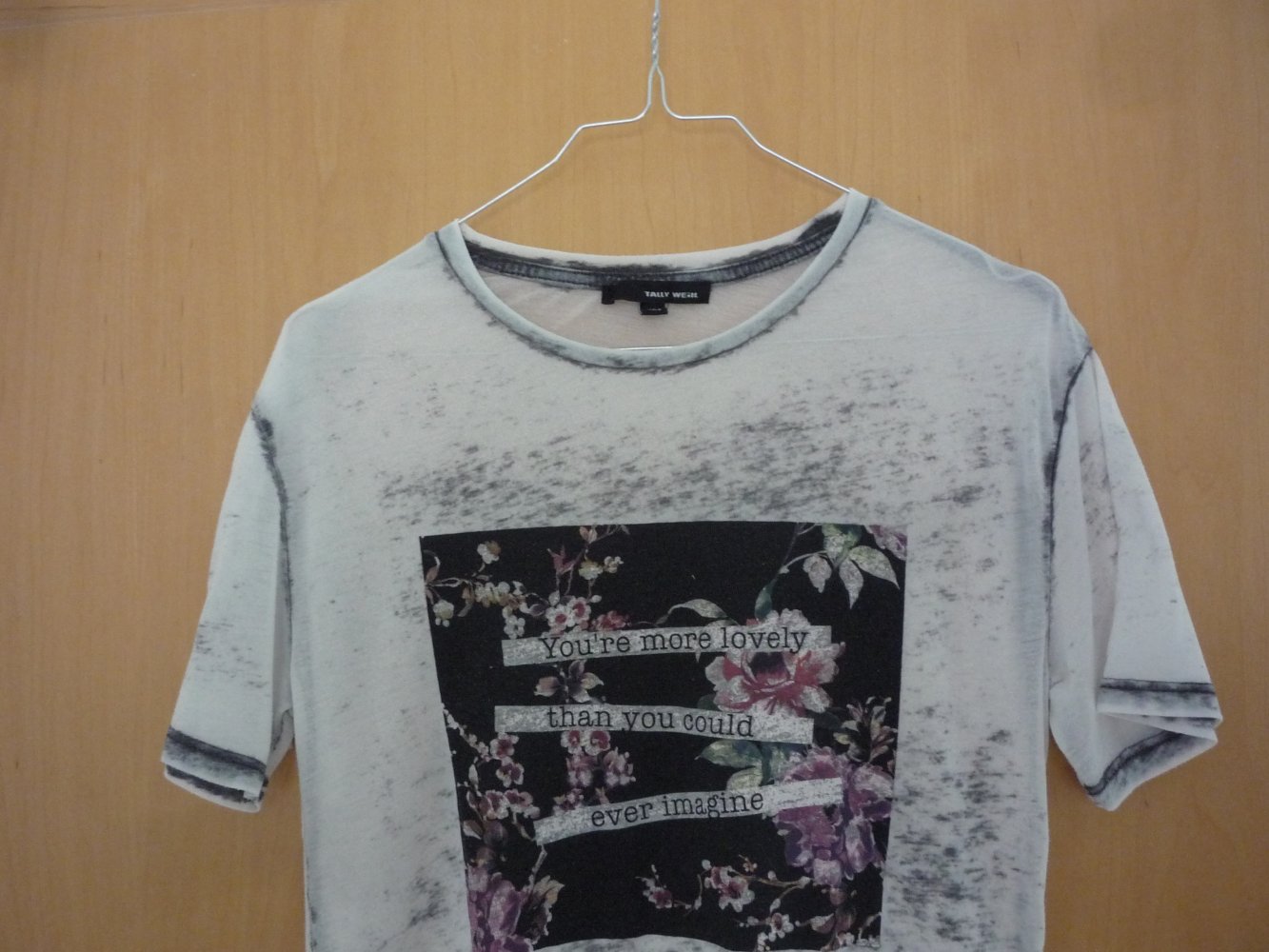 Tally Weijl – schönes TShirt mit Rundhals-Ausschnitt - Gr. XXS – grau marmoriert mit Applikation