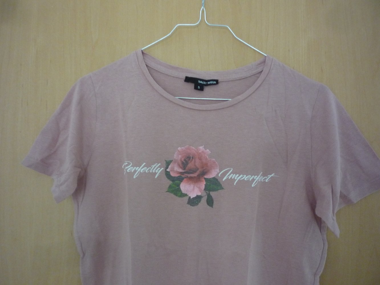 Tally Weijl – schönes TShirt mit Rundhals-Ausschnitt - Gr. S – apricot mit Applikation