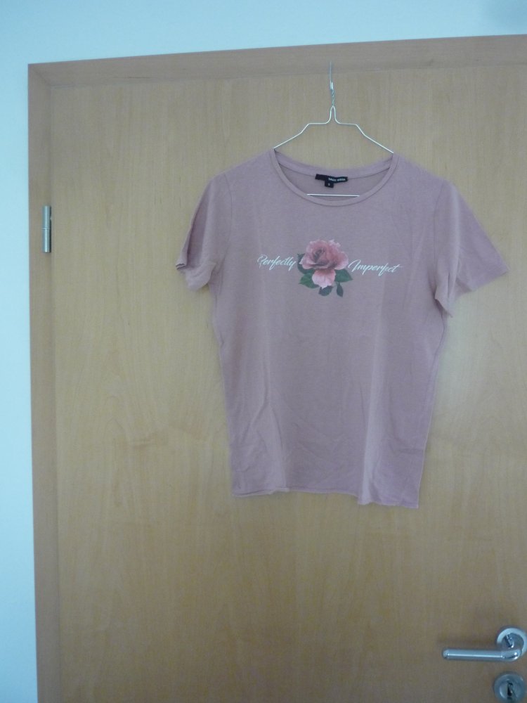 Tally Weijl – schönes TShirt mit Rundhals-Ausschnitt - Gr. S – apricot mit Applikation