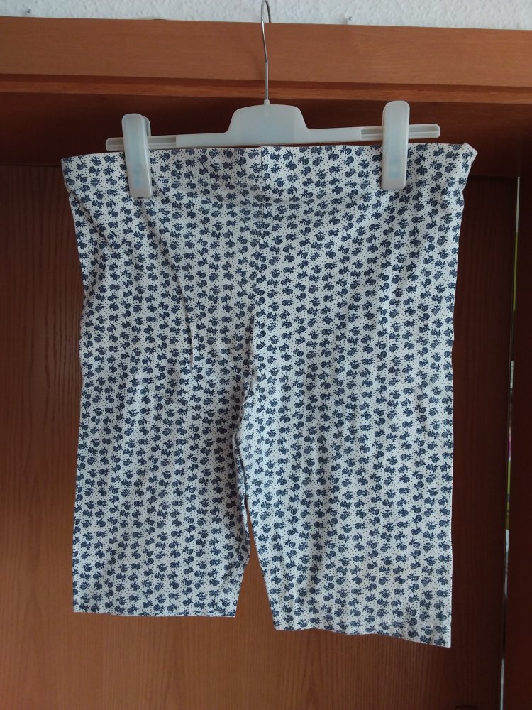 Umstands-Radlerhose weiß geblümt