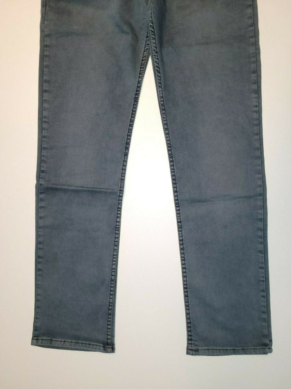 Neue Emporio Armani Herren Strech-Jeans in der Größe W33 L34