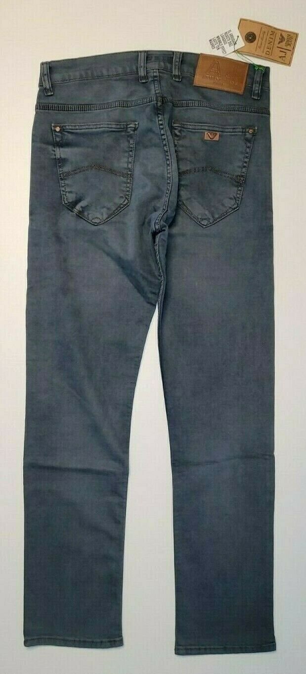 Neue Emporio Armani Herren Strech-Jeans in der Größe W33 L34