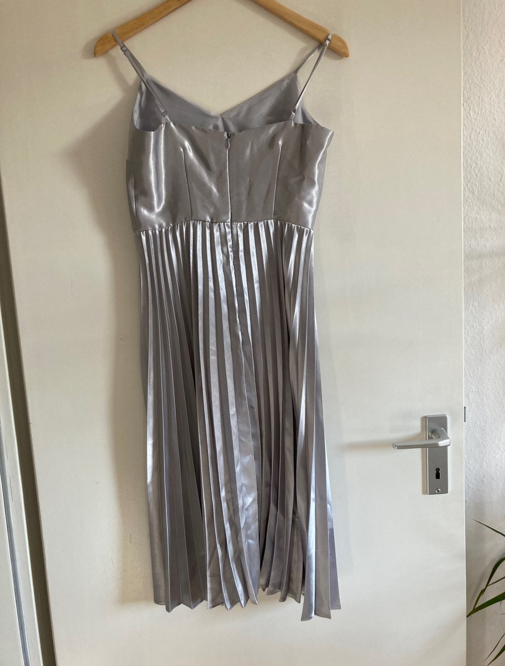 Silbernes Abendkleid
