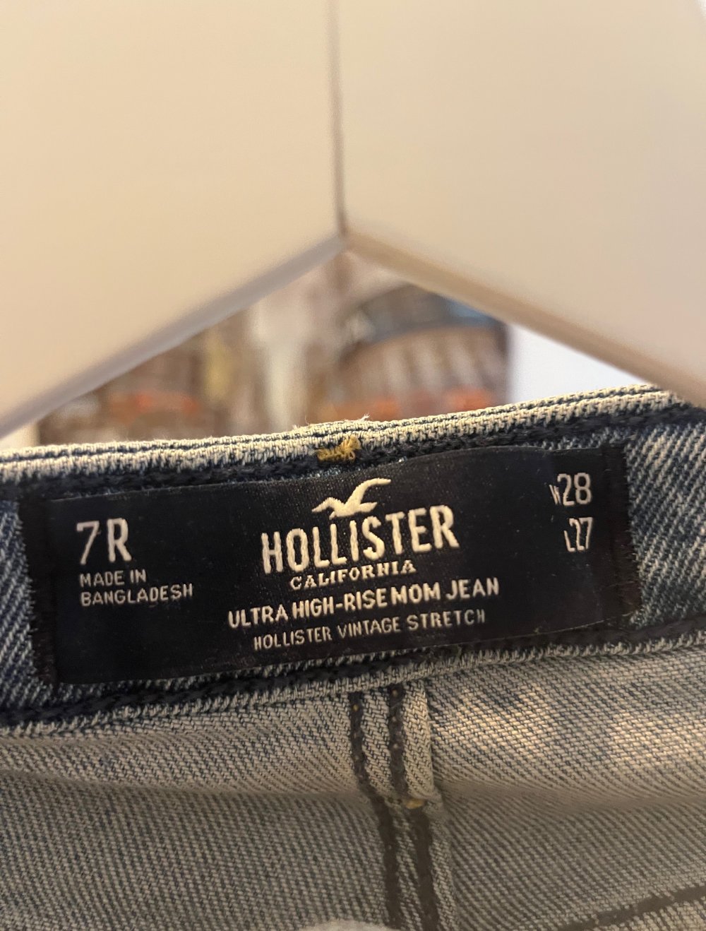 Hollister Mum Jeans mit Blumen