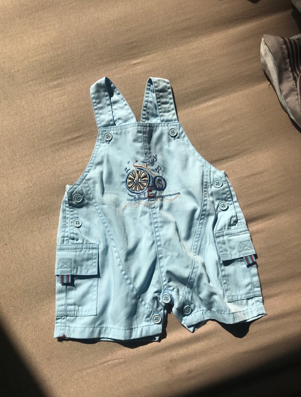 Baby Anzug für den Sommer