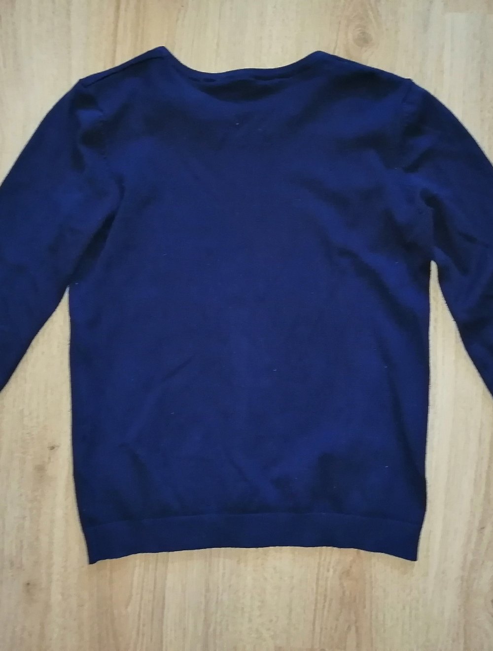 Dunkelblauer Pullover