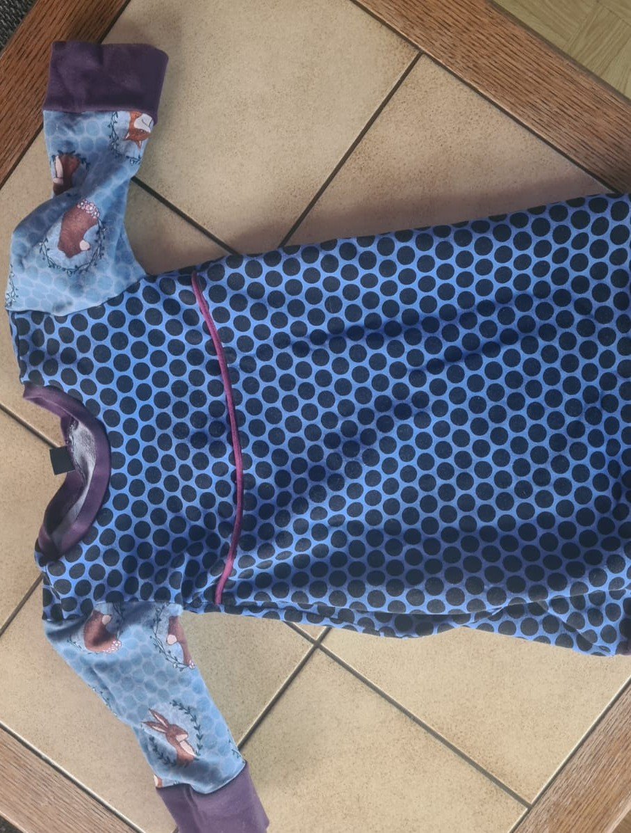 Es ist ein selbst genetes  Kleid