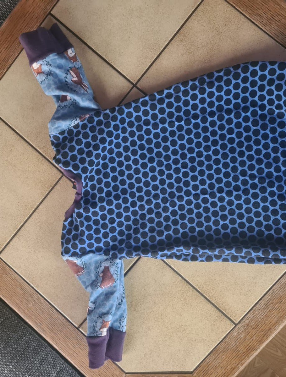 Es ist ein selbst genetes  Kleid