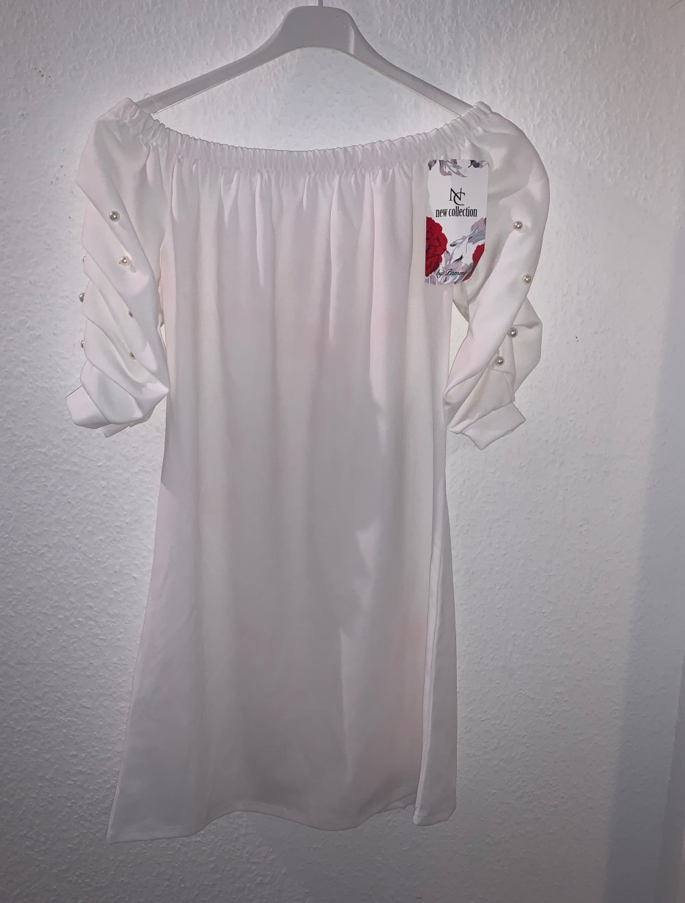 Kleid mit Perlen