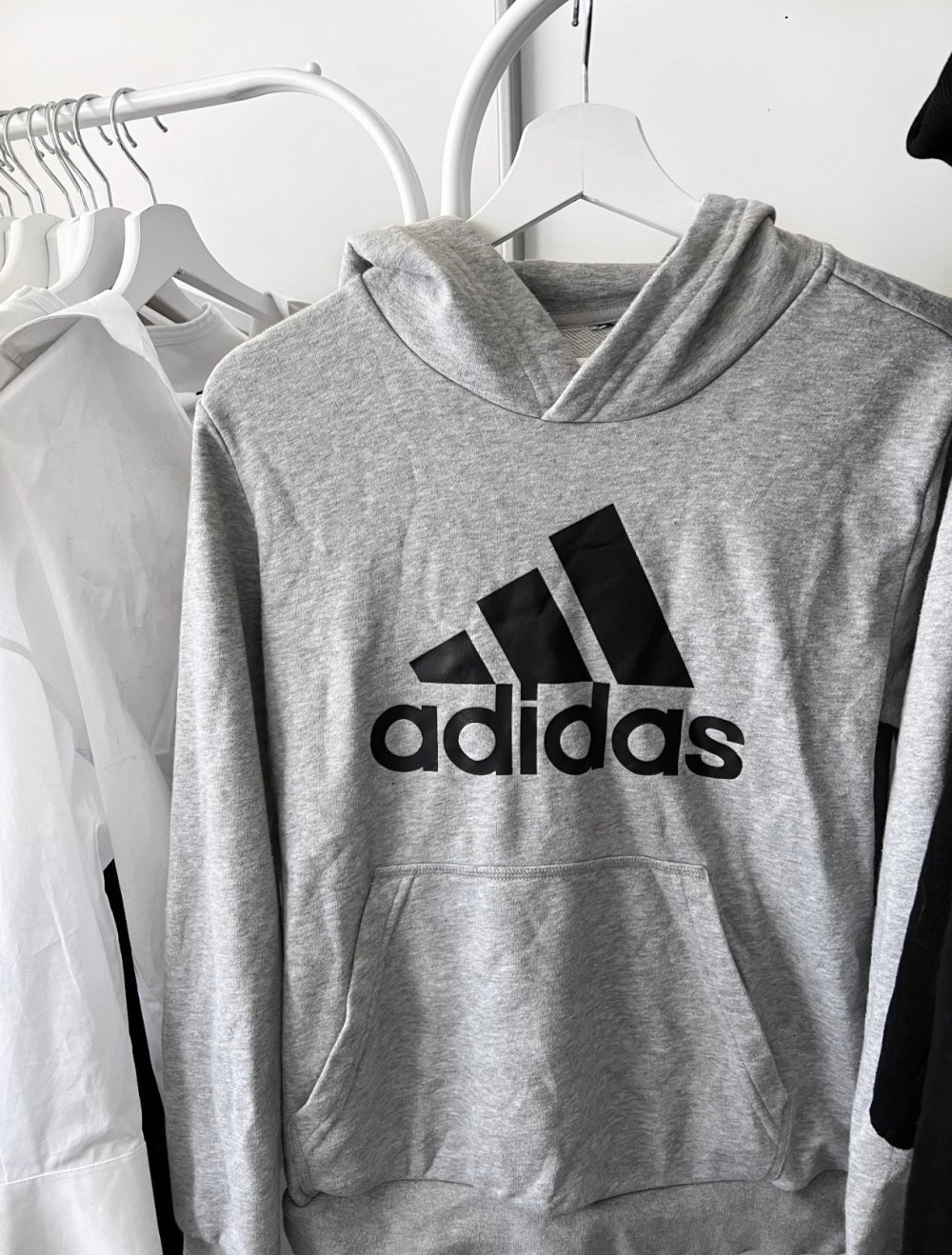 Adidas Kapuzenpullover mit Aufdruck Größe 38