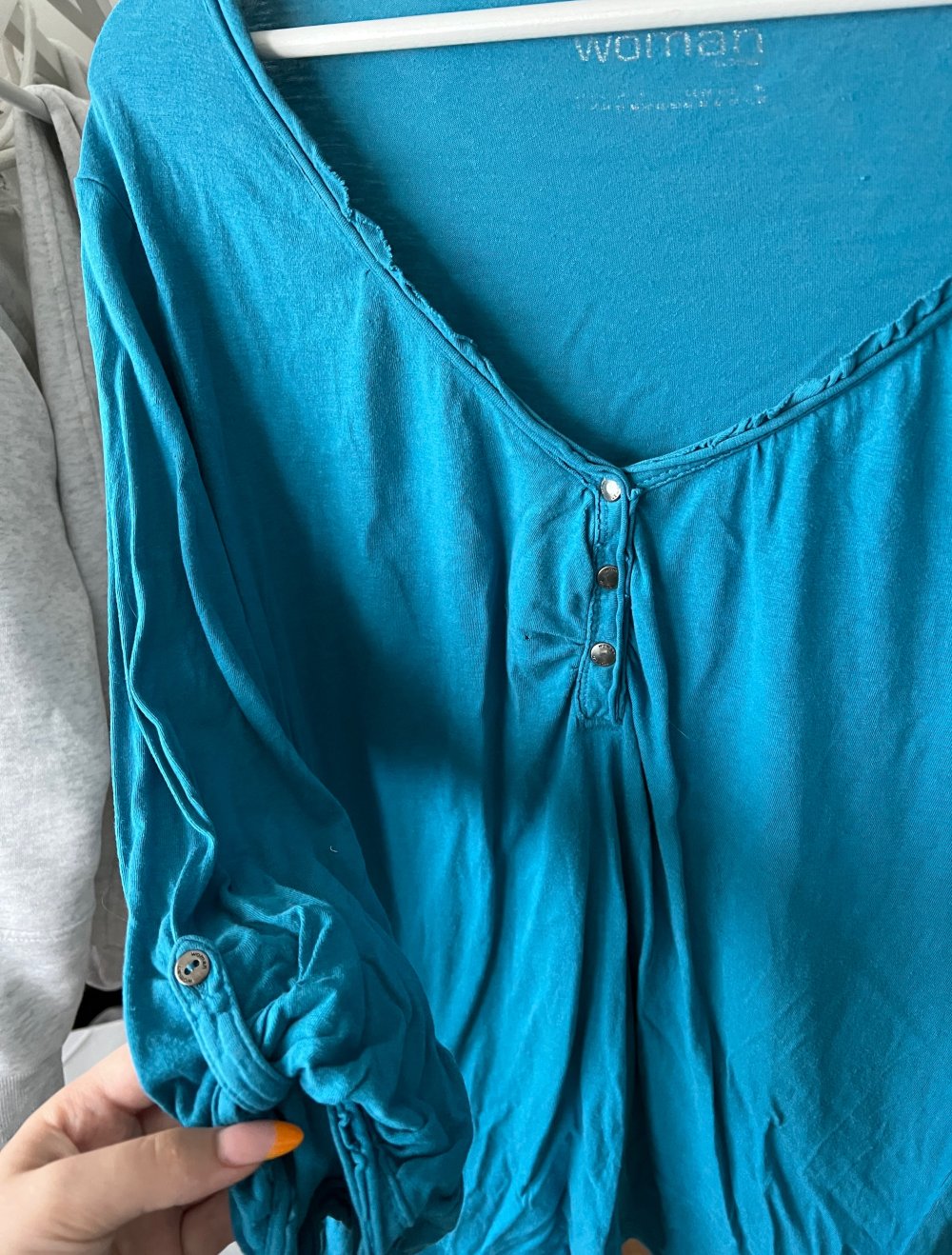 Shirt mit 3/4 Ärmeln V Ausschnitt und süßen Details Größe L
