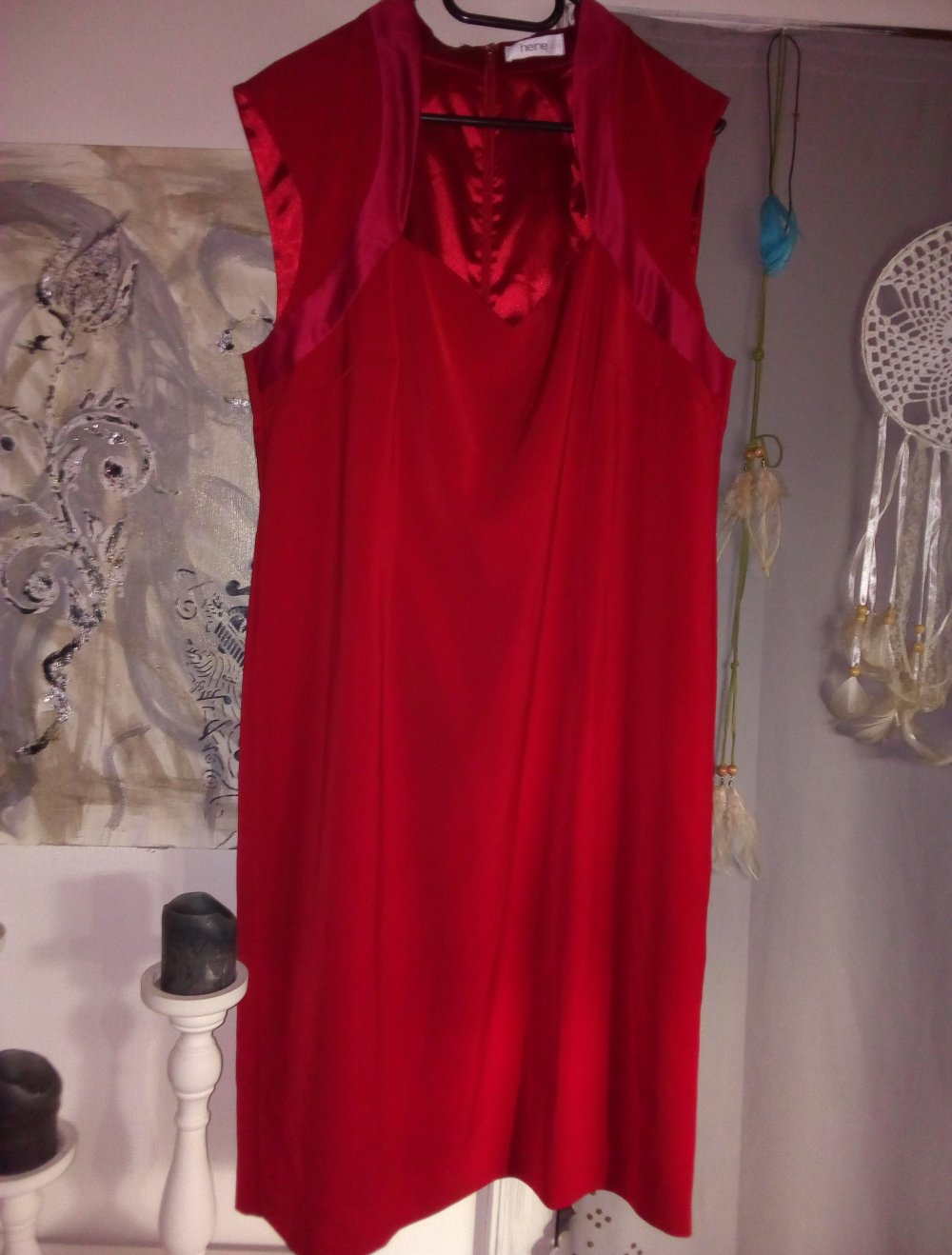 etuikleid in Rot