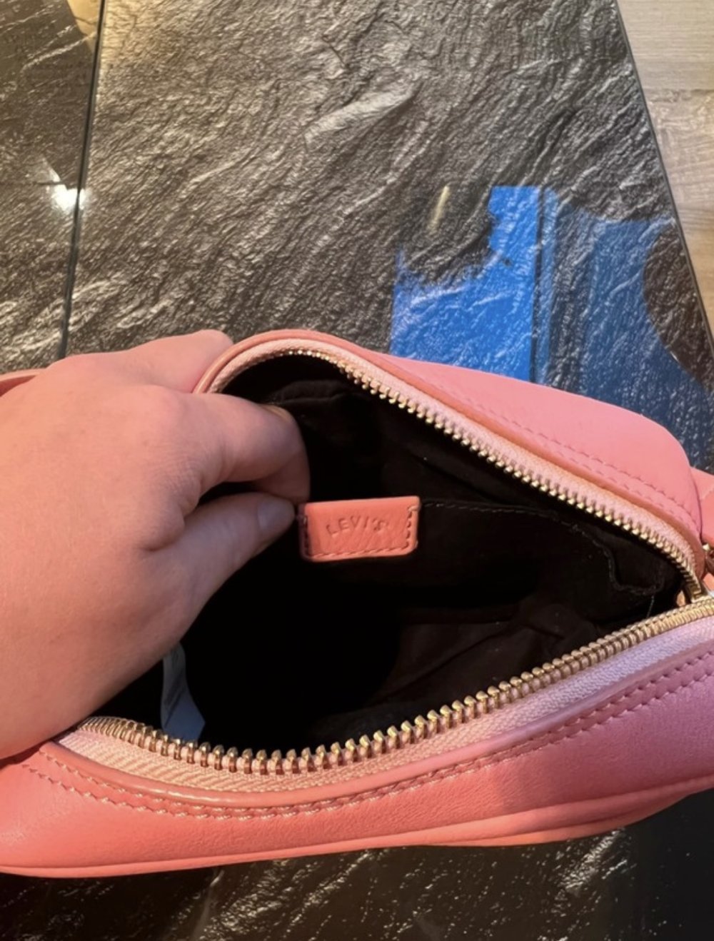 Pinke Umhängetsche Levis