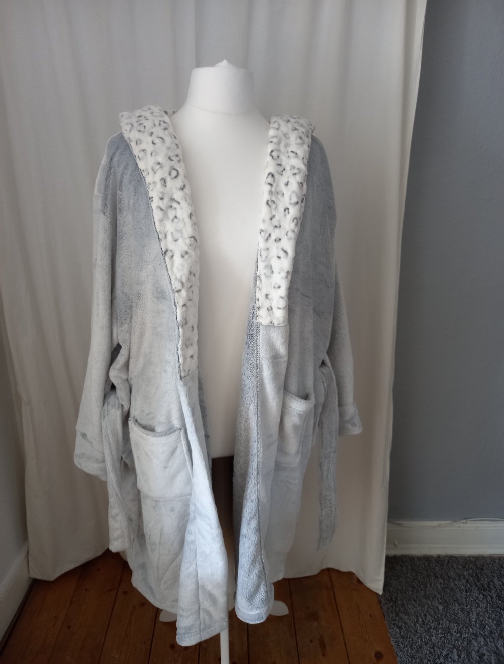 Bademantel Damen Gr. 22 50 grau New Look kuschelig Kapuze weich Gürtel