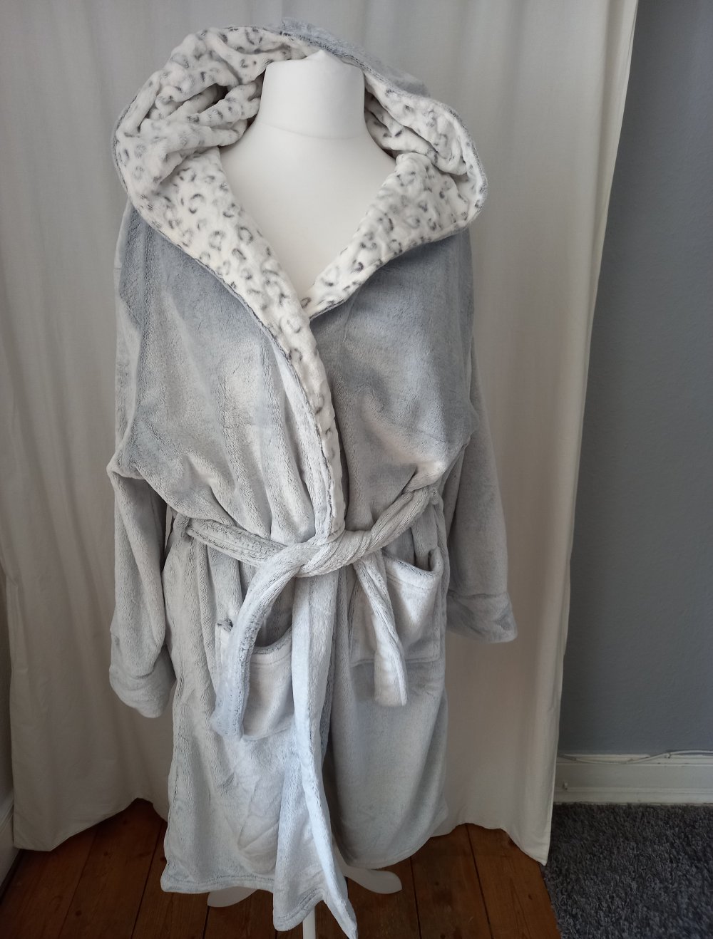 Bademantel Damen Gr. 22 50 grau New Look kuschelig Kapuze weich Gürtel